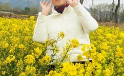 他趴在她两腿之间疯狂添漫画